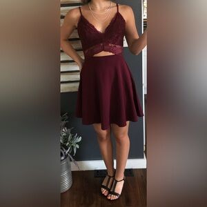 Elegant Burgundy Lace Dress XS